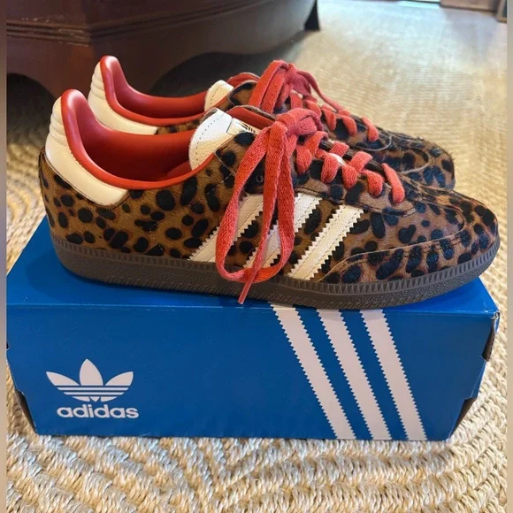 Adidas Women’s Leopard Print Sneakers with Orange Laces Size 7.5 - Picture 2 of 8